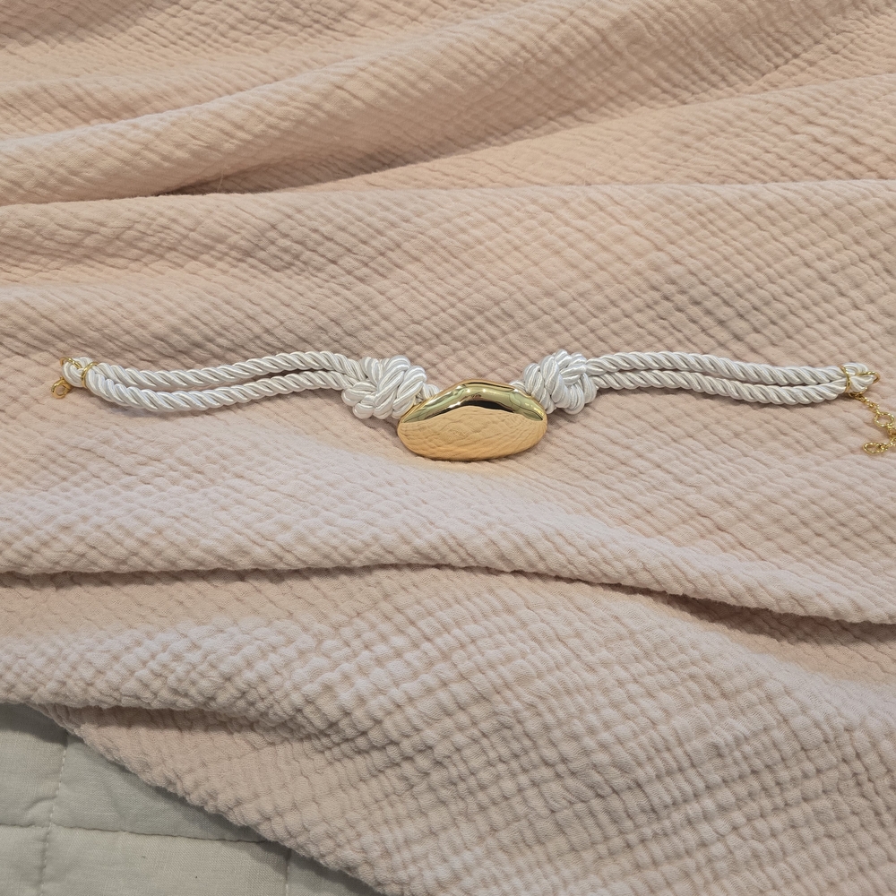 Elegant Gold and White Bracelet